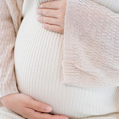 与此同时👘，高通🐤也针对数据中↗心场景推出了🌡AI加🙍速器，向英伟达“↪🤐